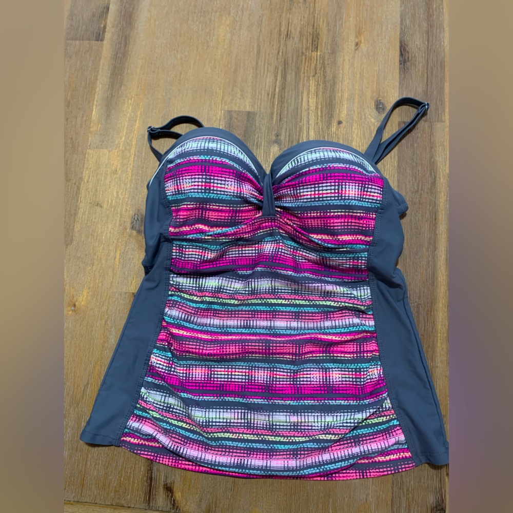 Free Country Swim Tankini Top - Size Medium - underwire  w/adjustable straps